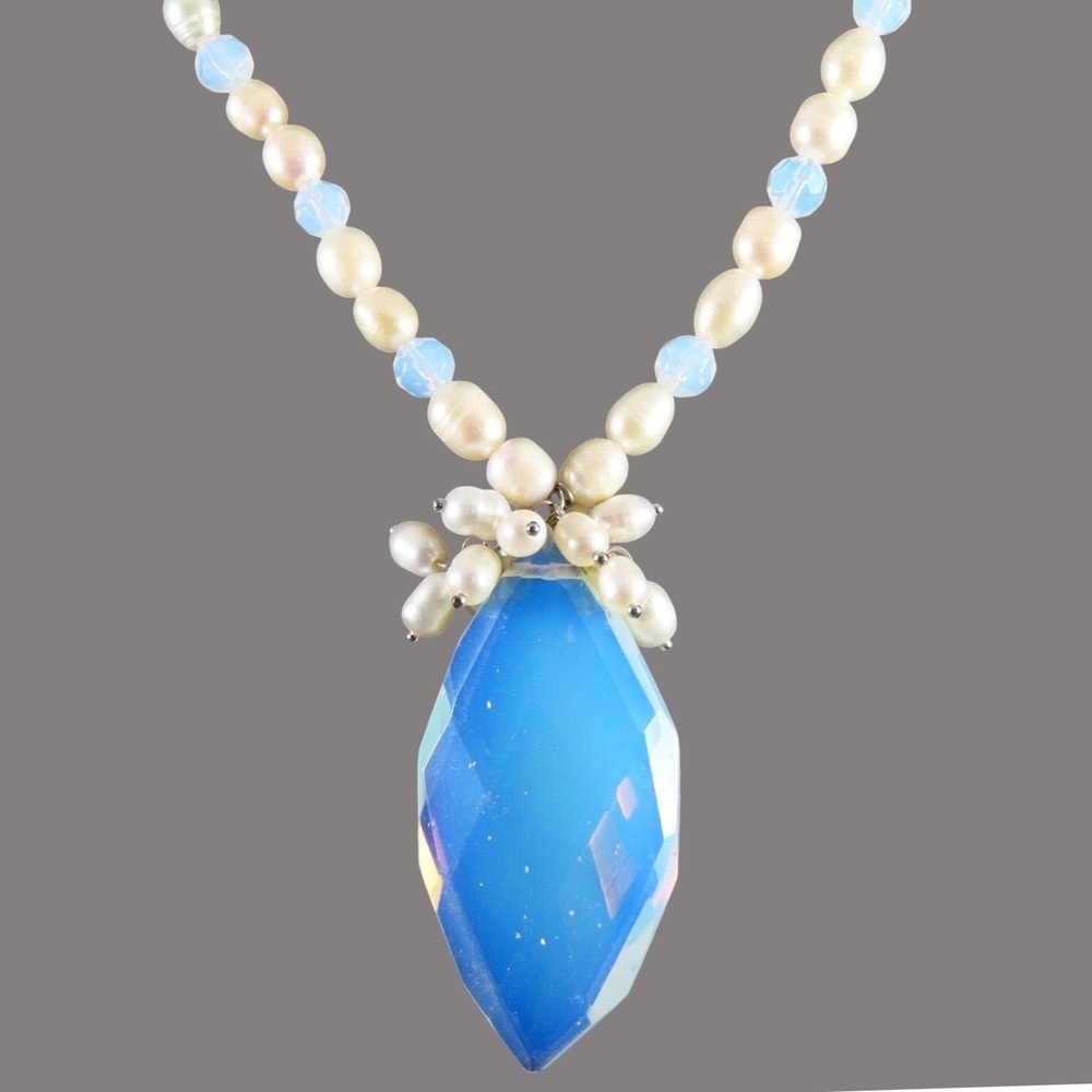 VTG CREAM PEARL NECKLACE Moon Glow Opalite Pendant BEADED w/CLUSTER ACCENT Blue